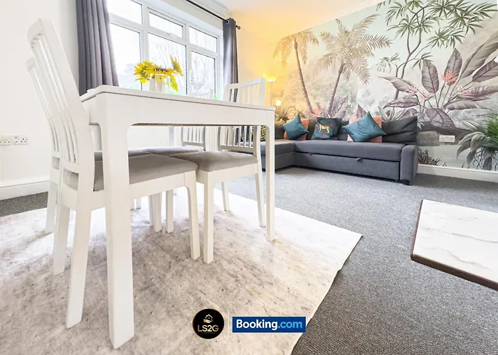 Amazing 3 Bedroom Apt By Ls2G Short Lets & Serviced Accommodation Greater London With Free Wifi