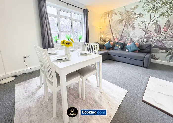 Amazing 3 Bedroom Apt By Ls2G Short Lets & Serviced Accommodation Greater London With Free Wifi