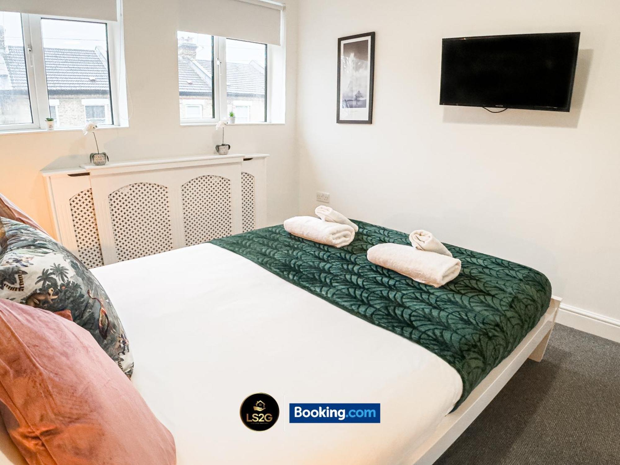 Amazing 3 Bedroom By Ls2g Short Lets & Serviced Greater With Free Wifi Apartamento
